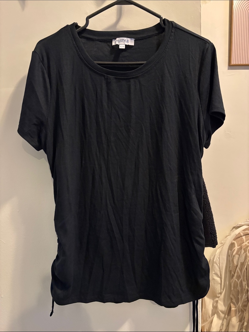 Everyday Black Short-Sleeve Crewneck Tee by NY STYLE
